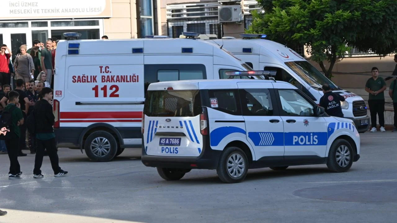 Məktəbə silahlı hücum: Şübhəlinin anası, atası və babası saxlanılıb