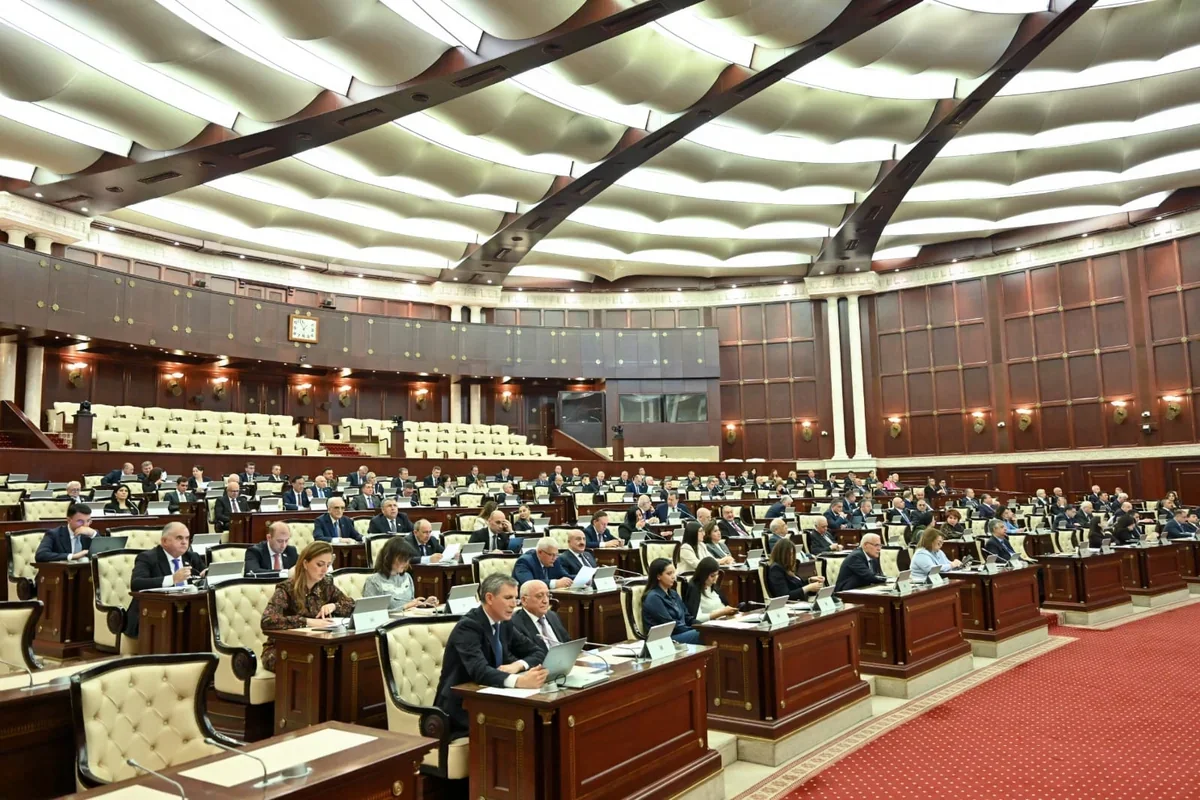 Milli Majlis approves school uniform regulations in first reading