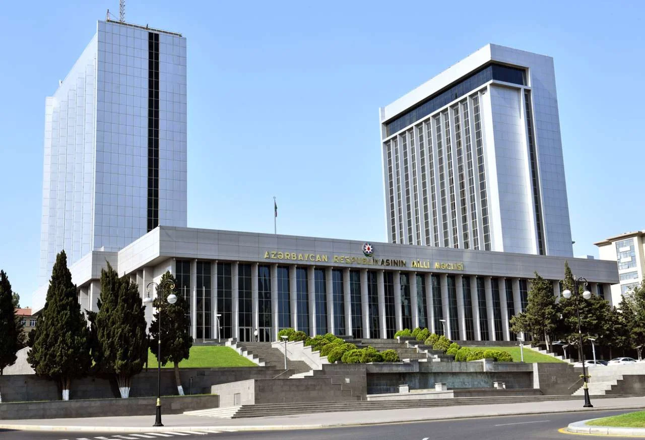 Милли Меджлис вынес на обсуждение законопроект о краудфандинге