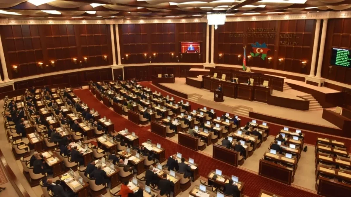 Милли Меджлис принял поправки в законы о вынужденных переселенцах