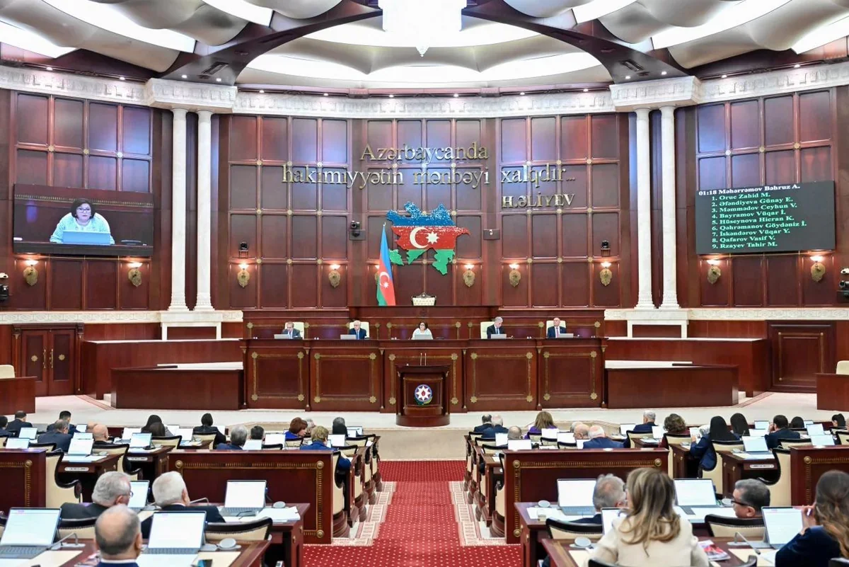 Milli Məclis toplandı, Baş nazir hesabat verir