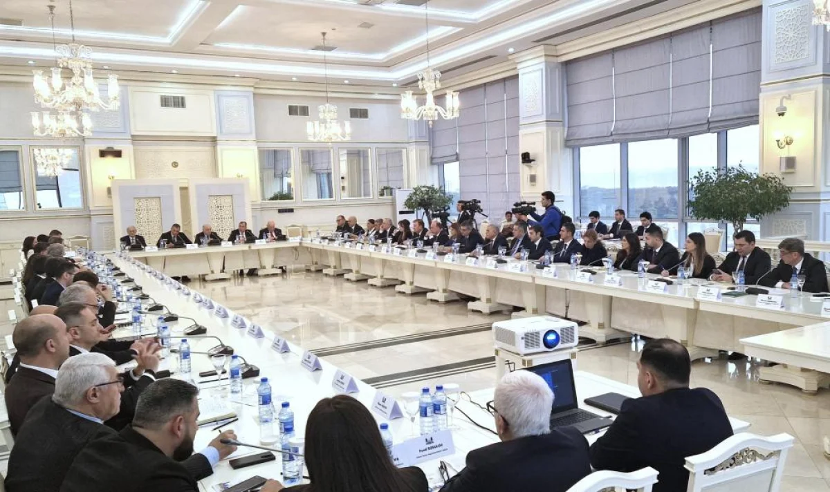 Milli Məclisdə turizmin inkişaf perspektivləri müzakirə edilib - FOTOLAR