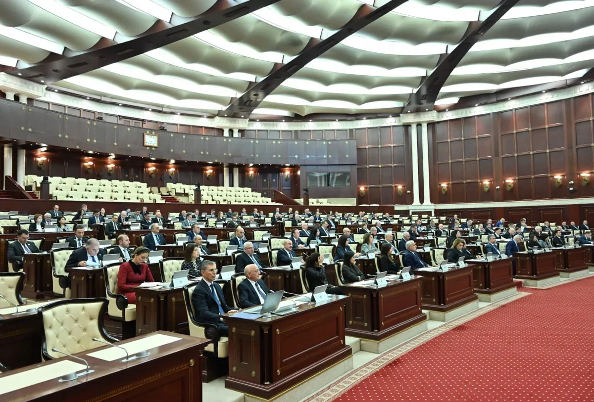 MM: Əməkhaqqında cins fərqi qadağan edildi