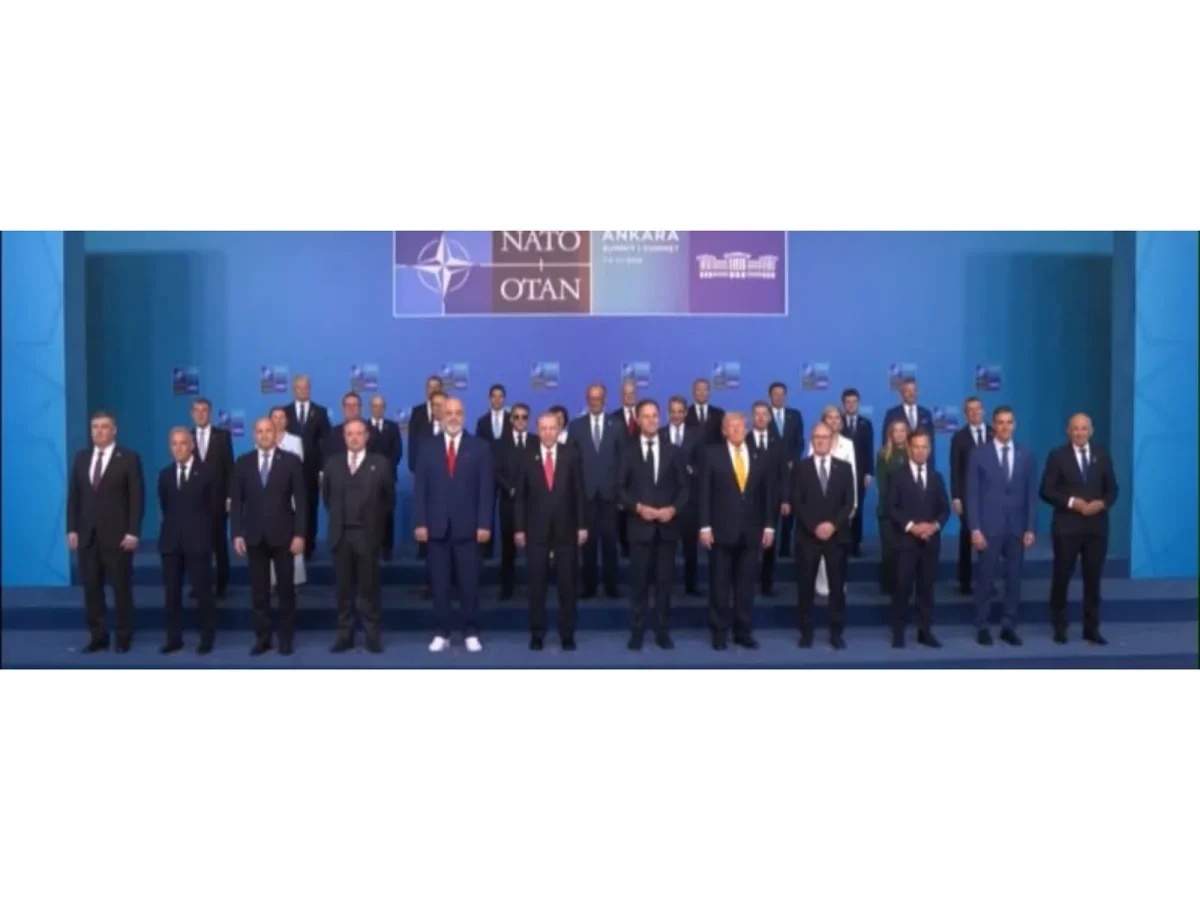NATO liderləri "ailə fotosu" üçün bir araya gəldi
