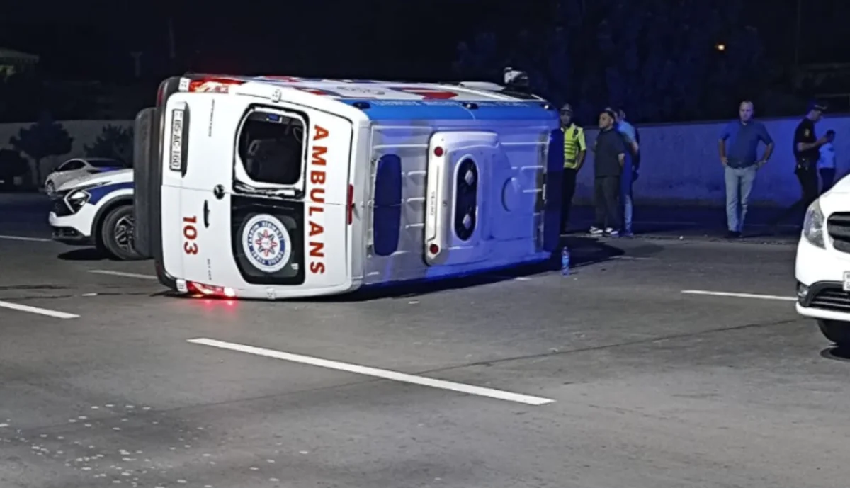Naxçıvanda təcili tibbi yardım avtomobili aşıb, 4 nəfər xəsarət alıb