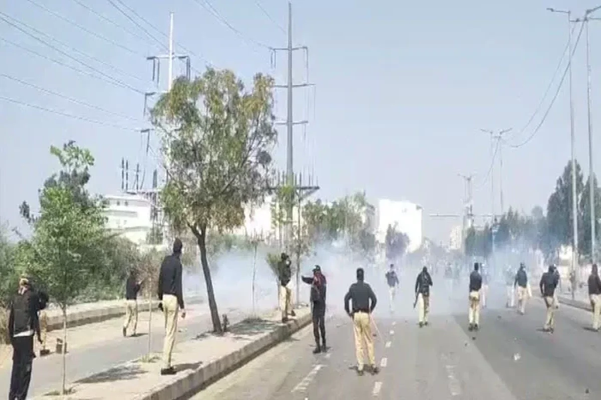 Pakistanda 8 ölü: ABŞ konsulluğu qarşısında etirazlar qanla bitdi