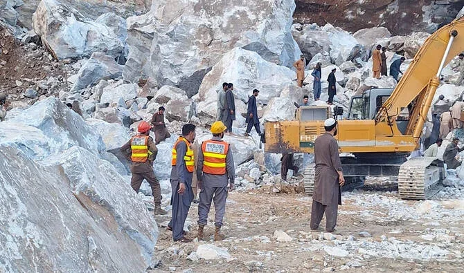 В Пакистане при обрушении шахты погибли 9 человек