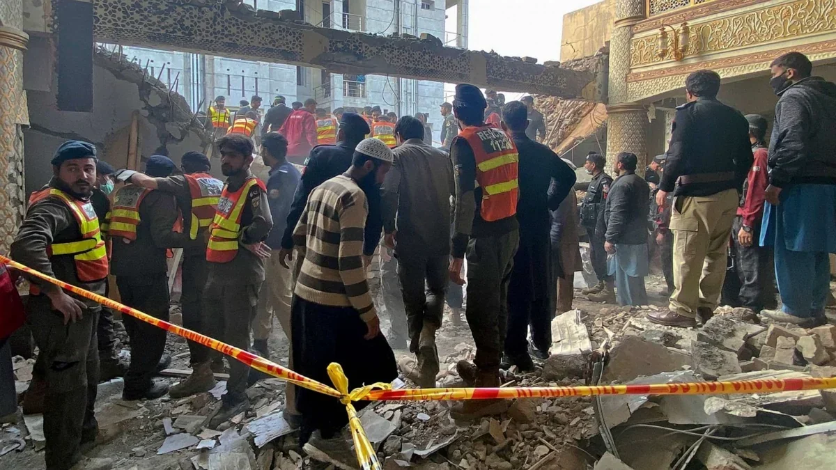 Pakistanda məscid yaxınlığında törədilən terrorda ölənlərin sayı 31-ə çatıb
