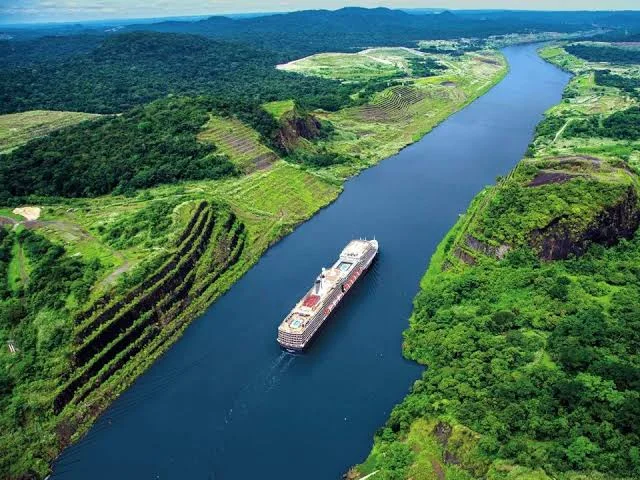 Panama kanalında gündəlik gəmi keçidlərinin sayı azalır