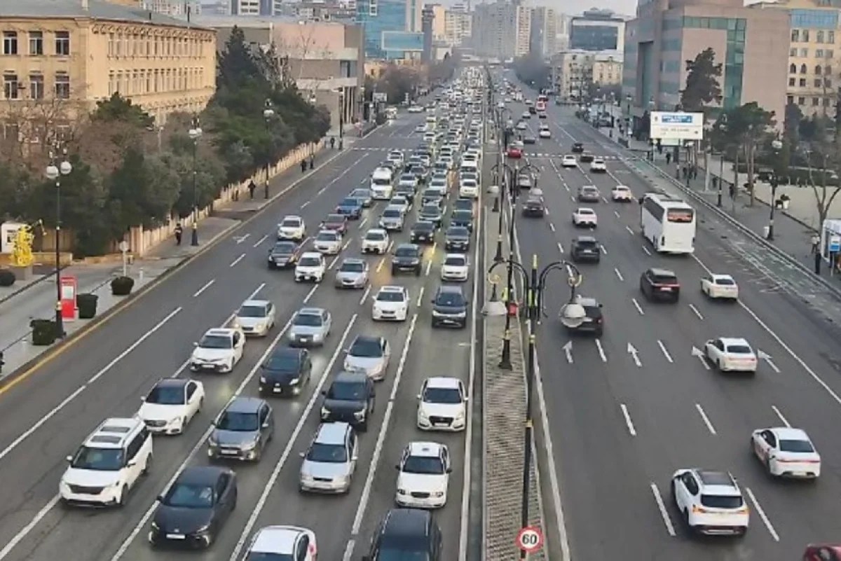 Paytaxtın bəzi yollarında nəqliyyatın sıxlığı yaranıb