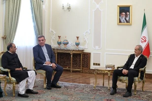 Pezeşkian: İran və Pakistan arasında əlaqələr qardaşlıq və tarixi bağlara əsaslanır