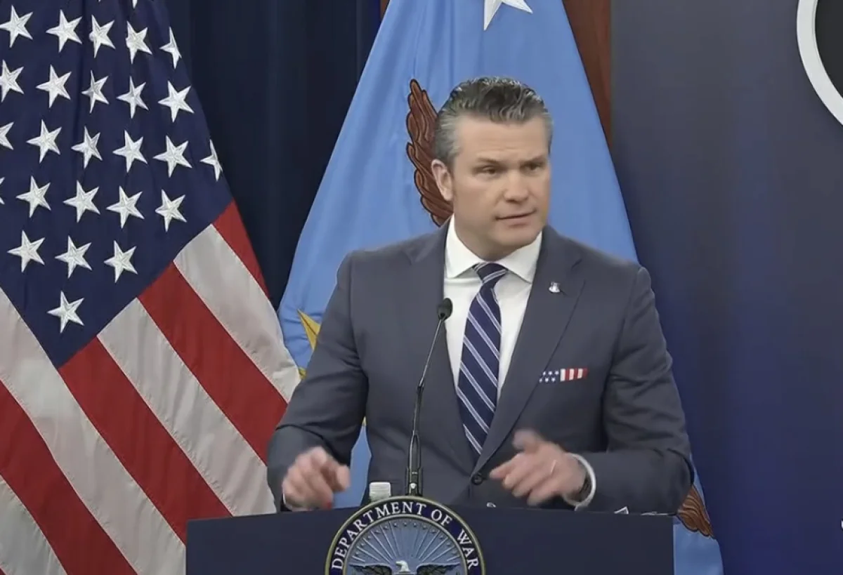 Pit Heqset: Beynəlxalq sulardan keçən gəmilərə hədə gəlmək nəzarət deyil