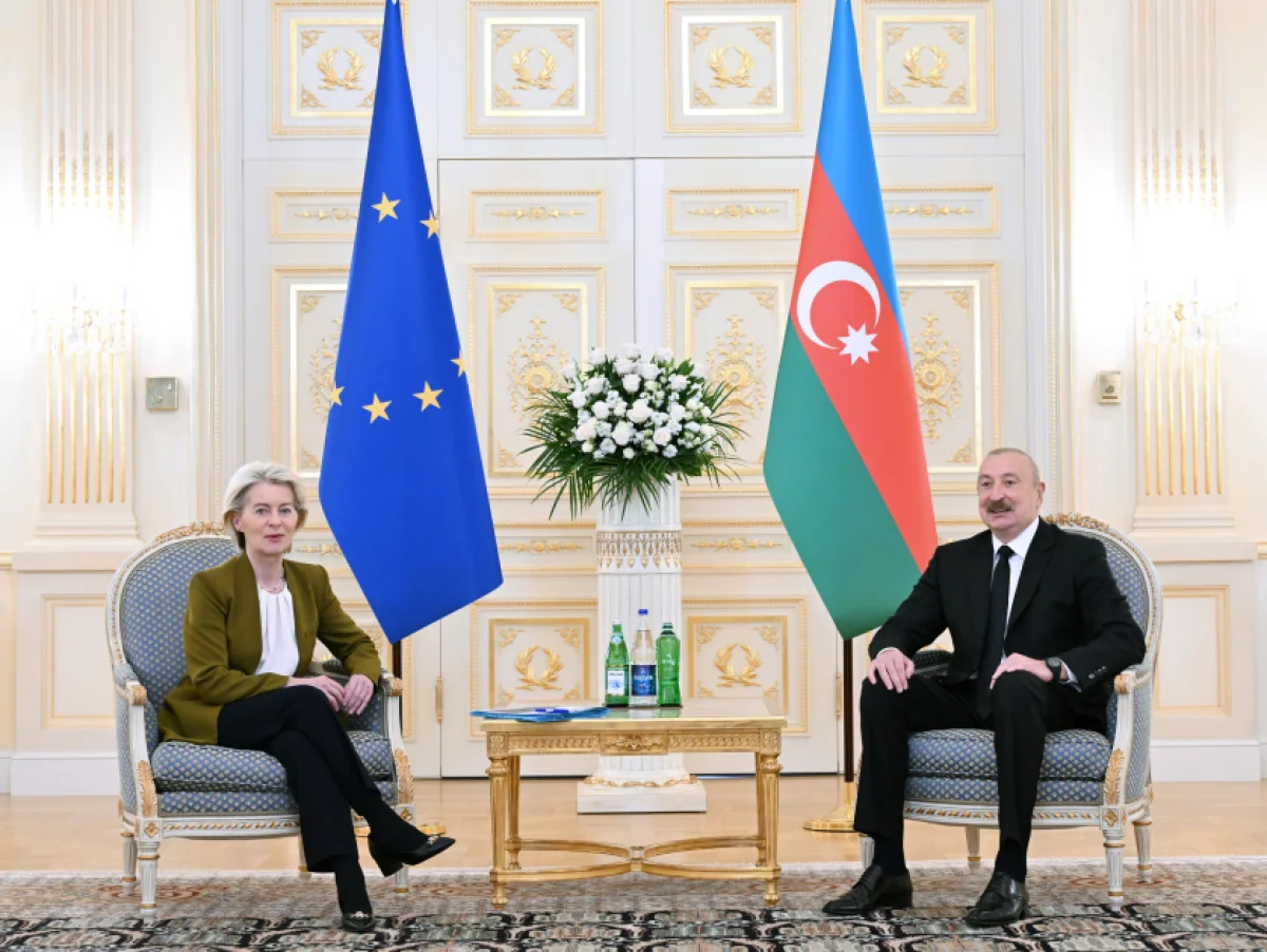 Prezident İlham Əliyev və Avropa Komissiyasının Prezidenti mətbuata bəyanatlarla çıxış edirlər