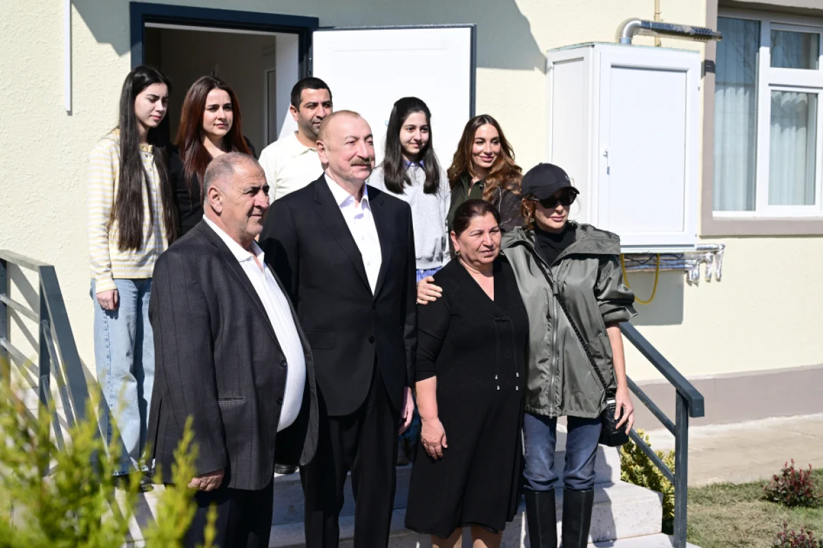 Prezident xanımı və qızı ilə Xocavəndə getdi