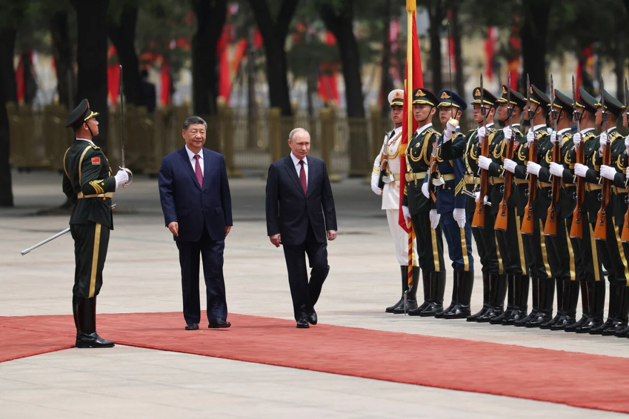 Putin və Si Cinpin həssas məsələləri çay süfrəsində müzakirə edib