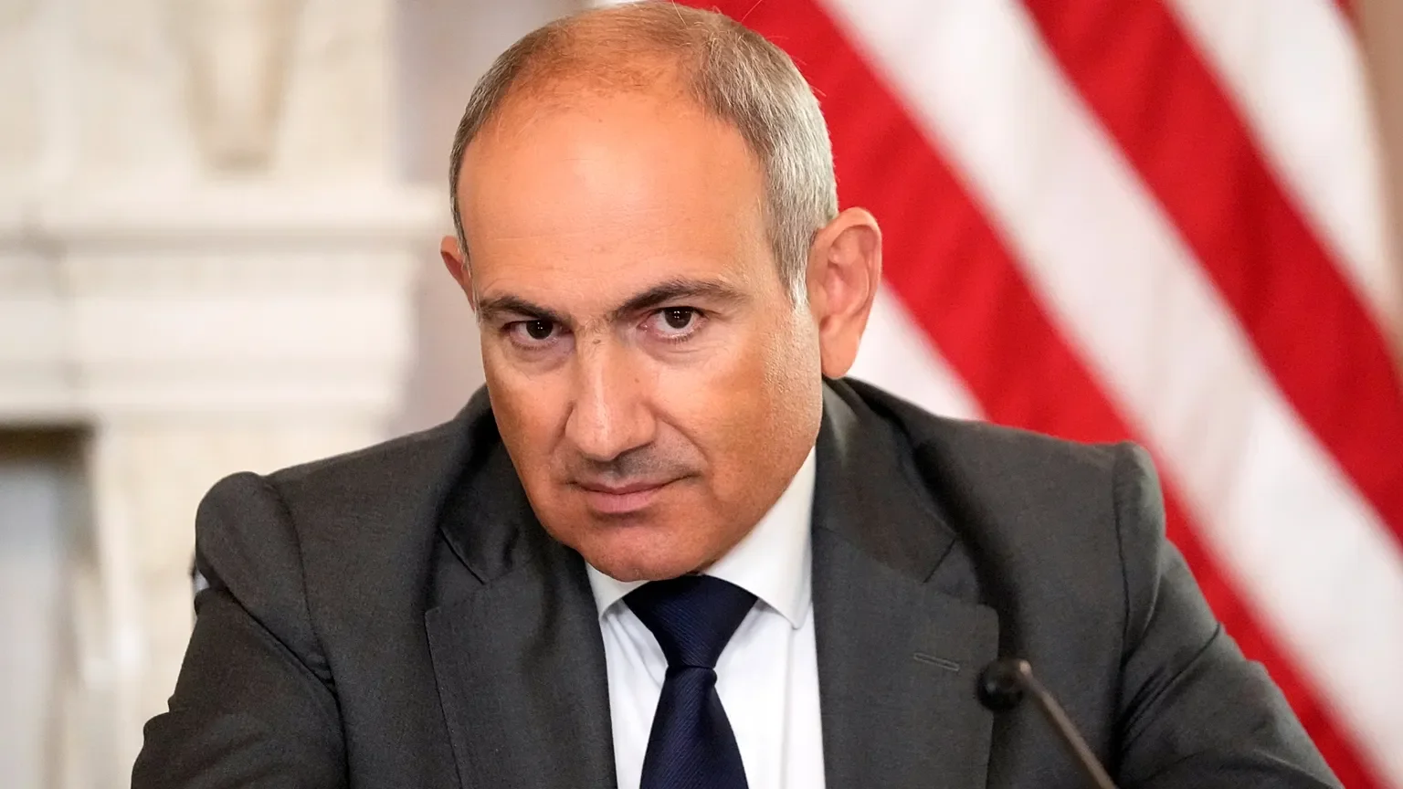 Putinlə söhbətini müsbət adlandırdı