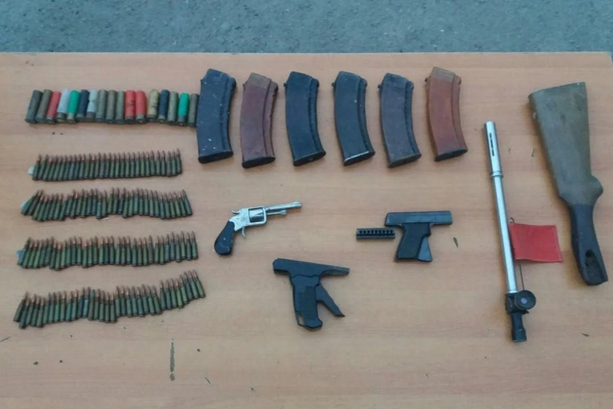 Qanunsuz silahlar polis tərəfindən aşkar edilərək müsadirə olunub