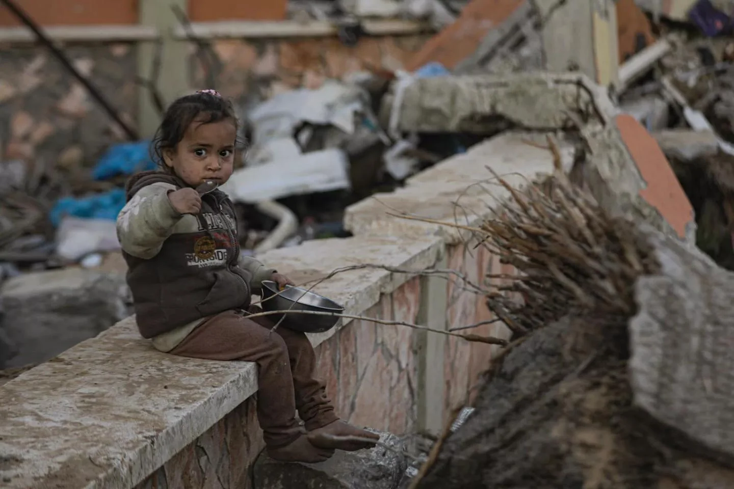 Qəzzada uşaqlar üçün humanitar böhran dərinləşir