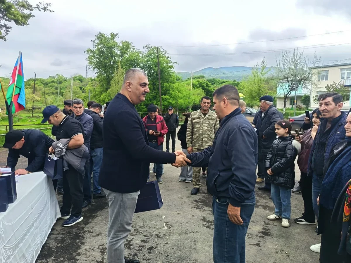 Qırmızı Bazar qəsəbəsinə köçən 16 ailəyə mənzil açarları verildi