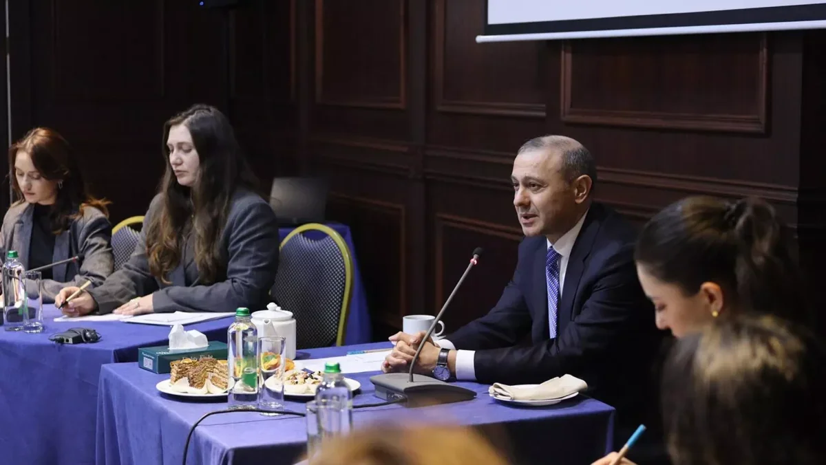 Qriqoryan İrəvanda azərbaycanlı ekspertlərlə görüşüb