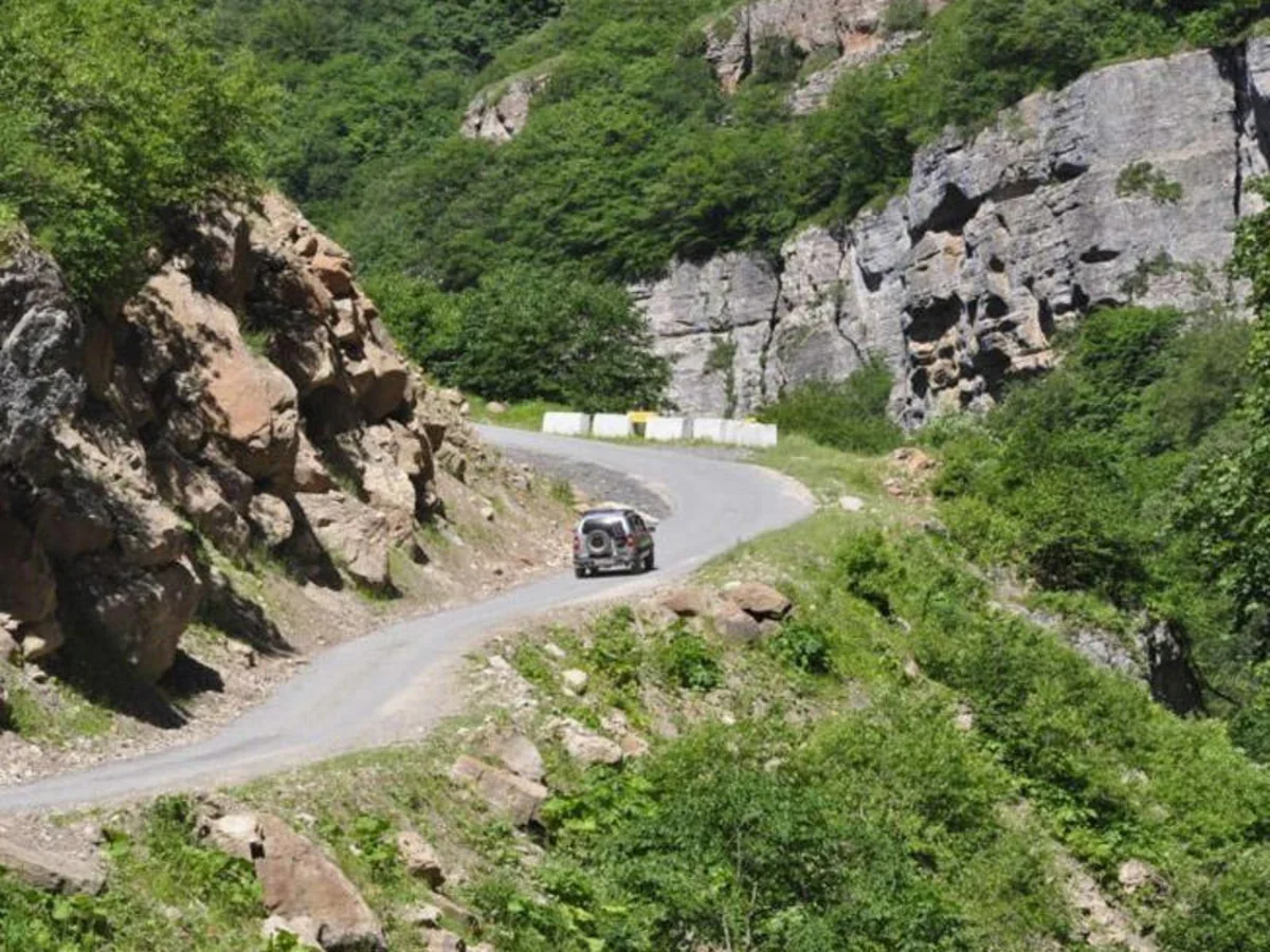 Quba-Xınalıq yolunda uçqun təmizlənir