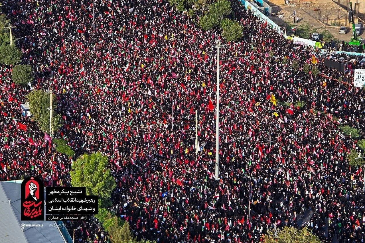 Qumda izdihamlı vida mərasimi: Xamenei və ailəsi üçün keçirilən yürüşdən görüntülər yayıldı