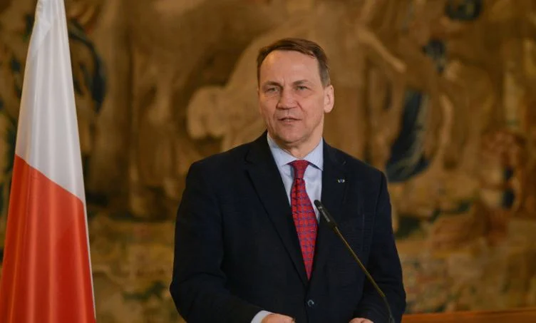 Radoslav Sikorski: İsrail müharibə cinayətlərini etiraf edir