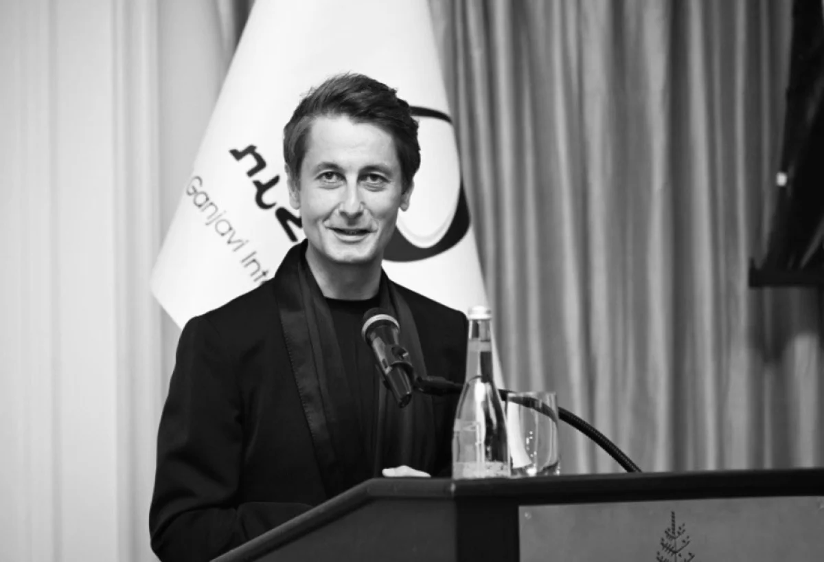 Rövşən Muradov vəfat edib