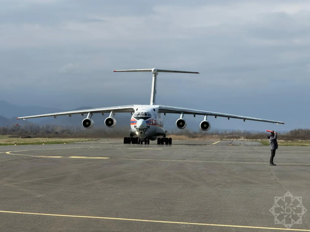 Российский самолет Ил-76 приземлился в аэропорту Лянкярана