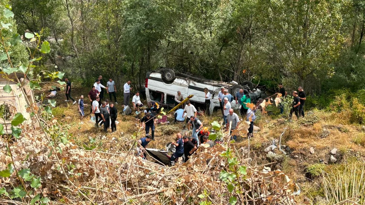 Sivasda ağır yol qəzası: 4 nəfər həlak olub, 10 nəfər yaralanıb