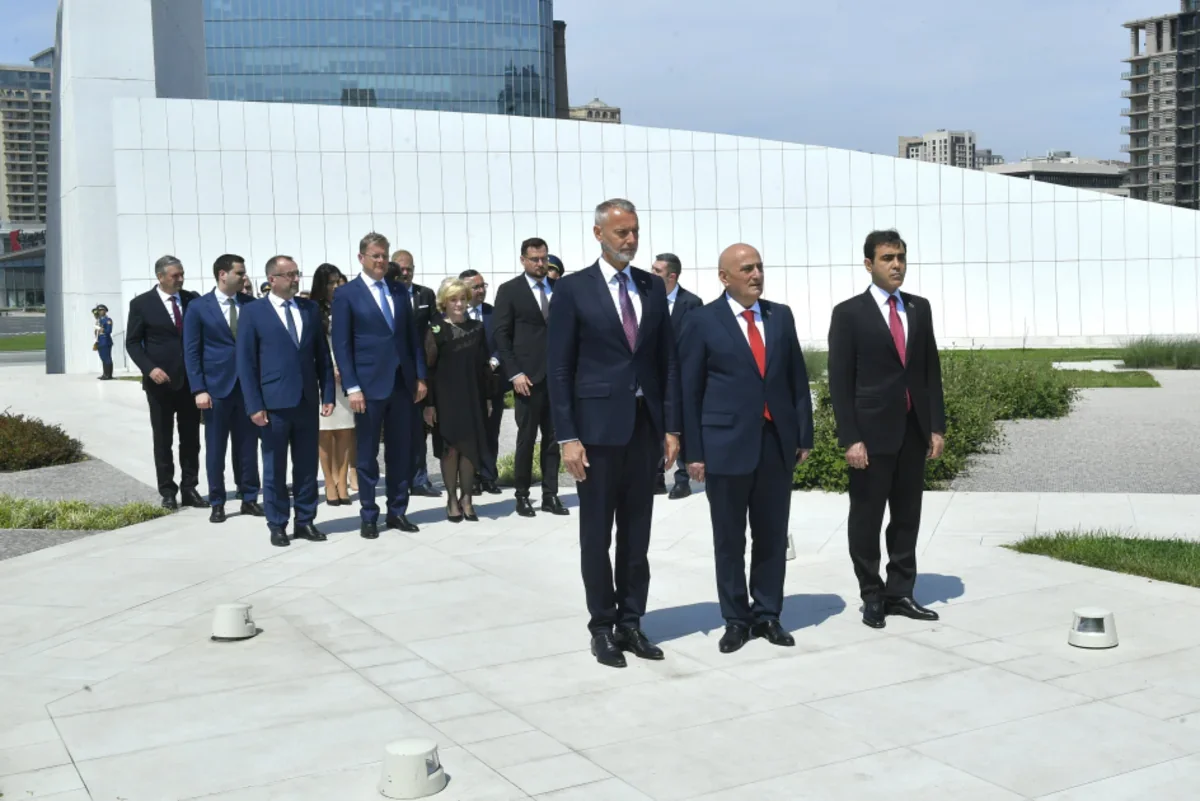 Slovakiya parlamentinin sədri Zəfər parkında