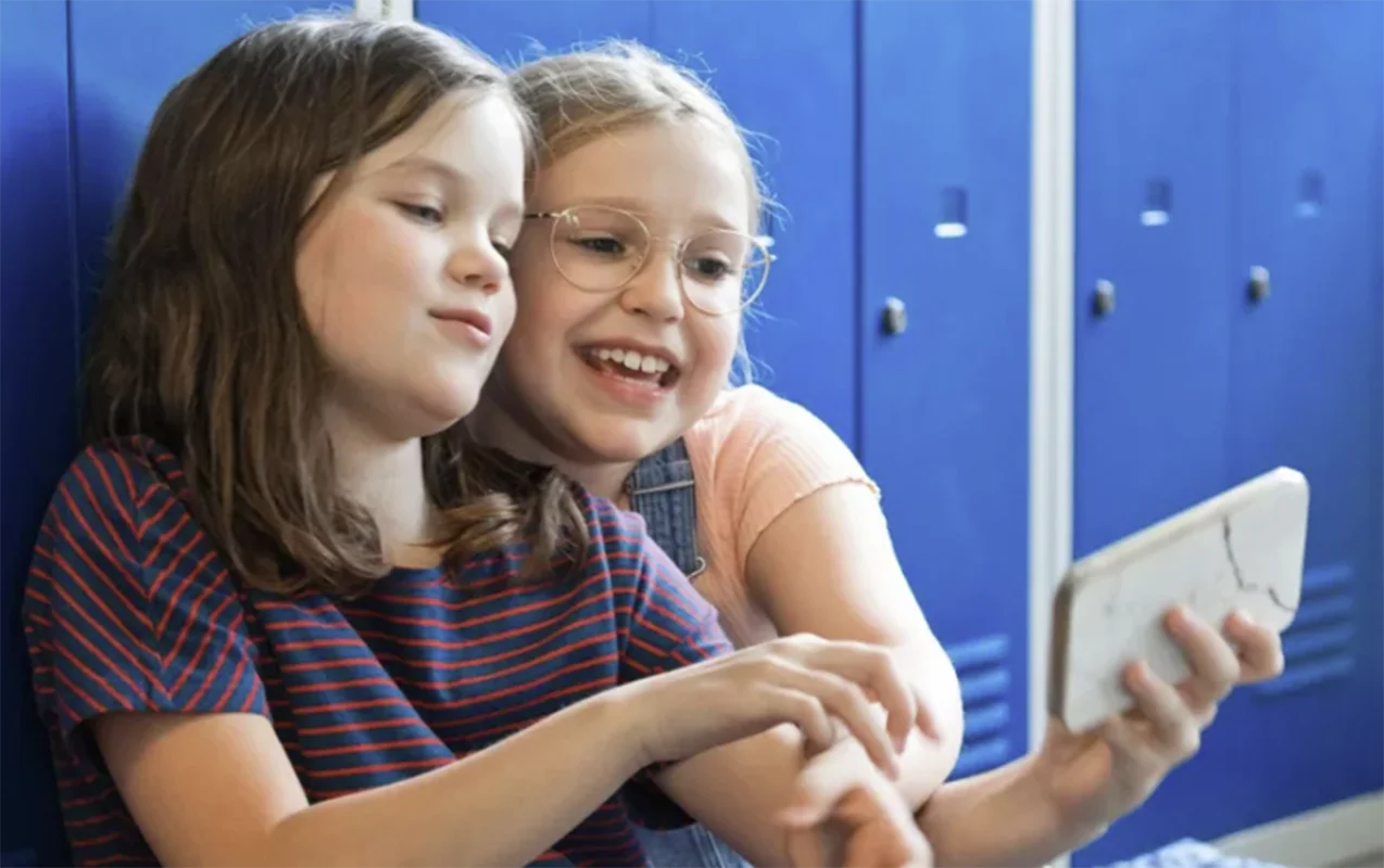 Sosial şəbəkələrə girişdə yaş məhdudiyyəti olacaq - SƏRƏNCAM