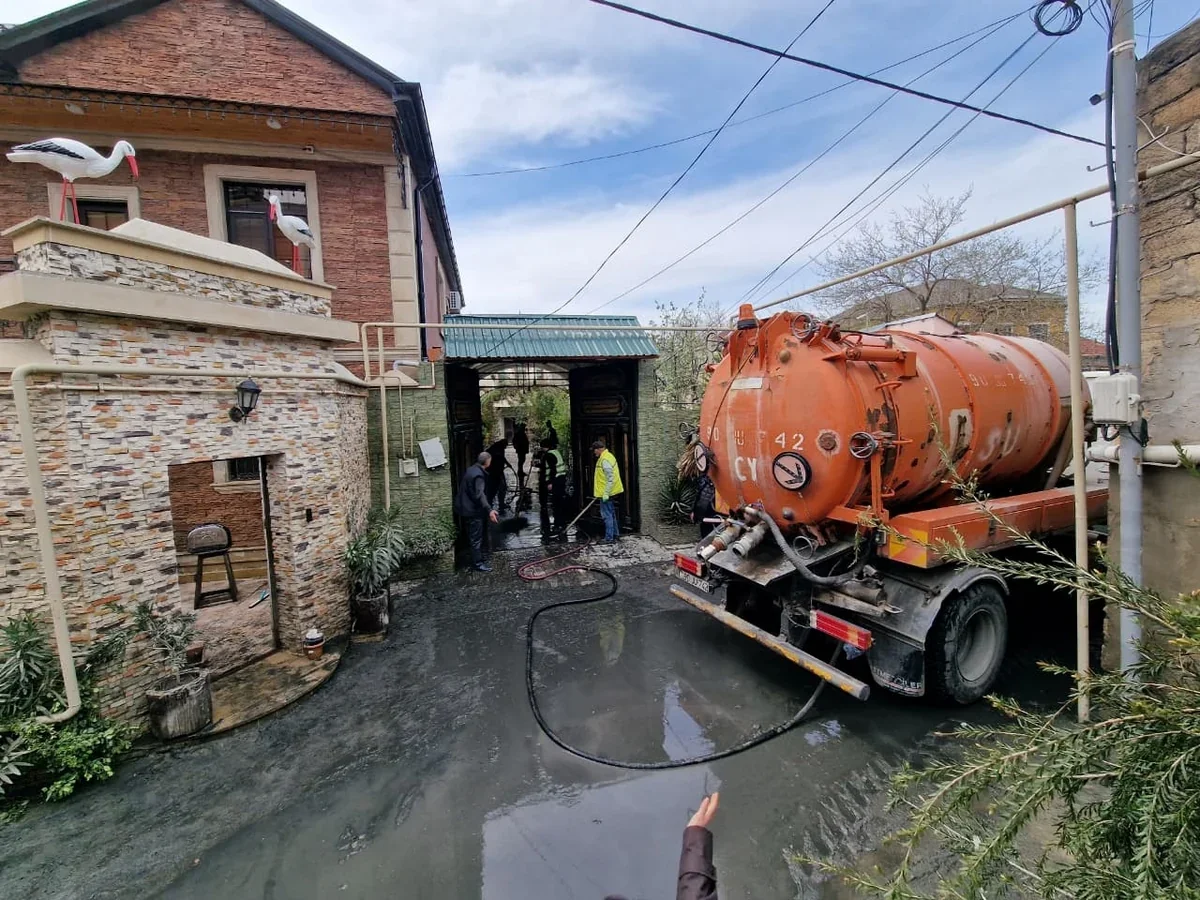 Təcili: Keşlədə kollektorun daşması ilə bağlı tədbir görülür