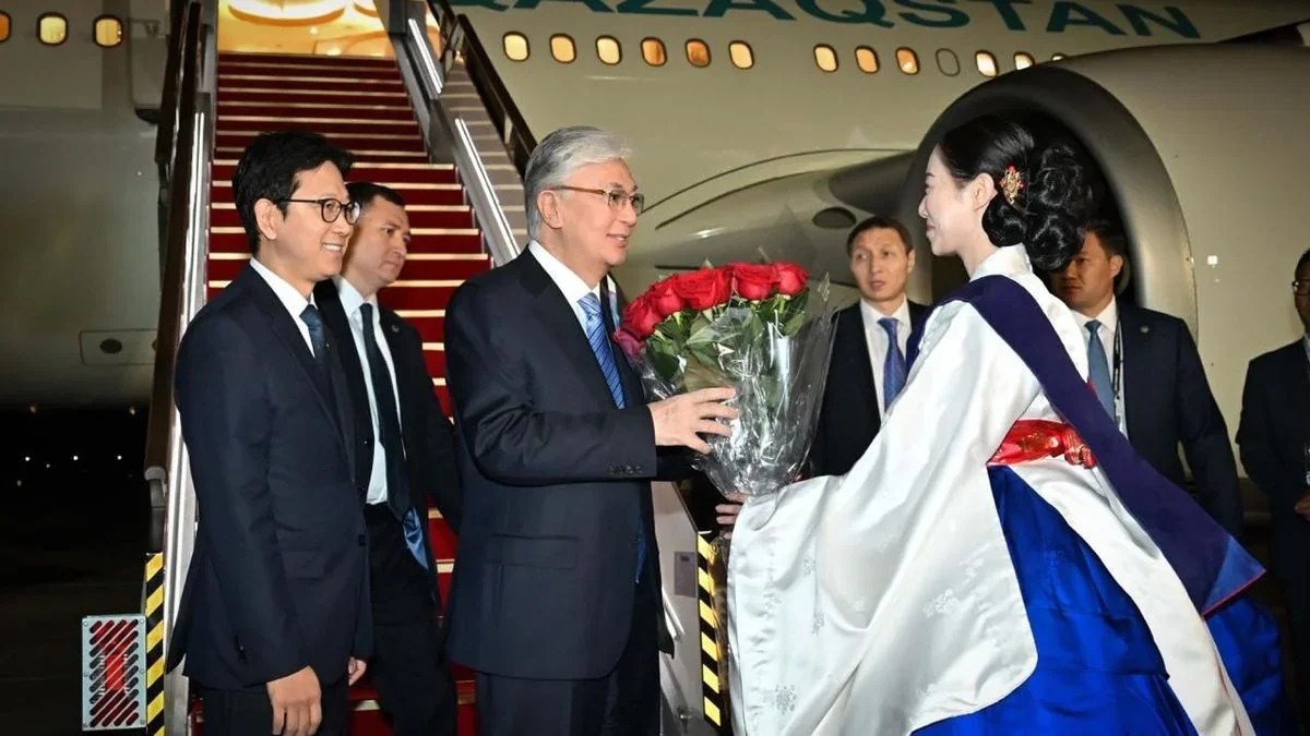 Tokayev Cənubi Koreyaya dövlət səfərinə gedib