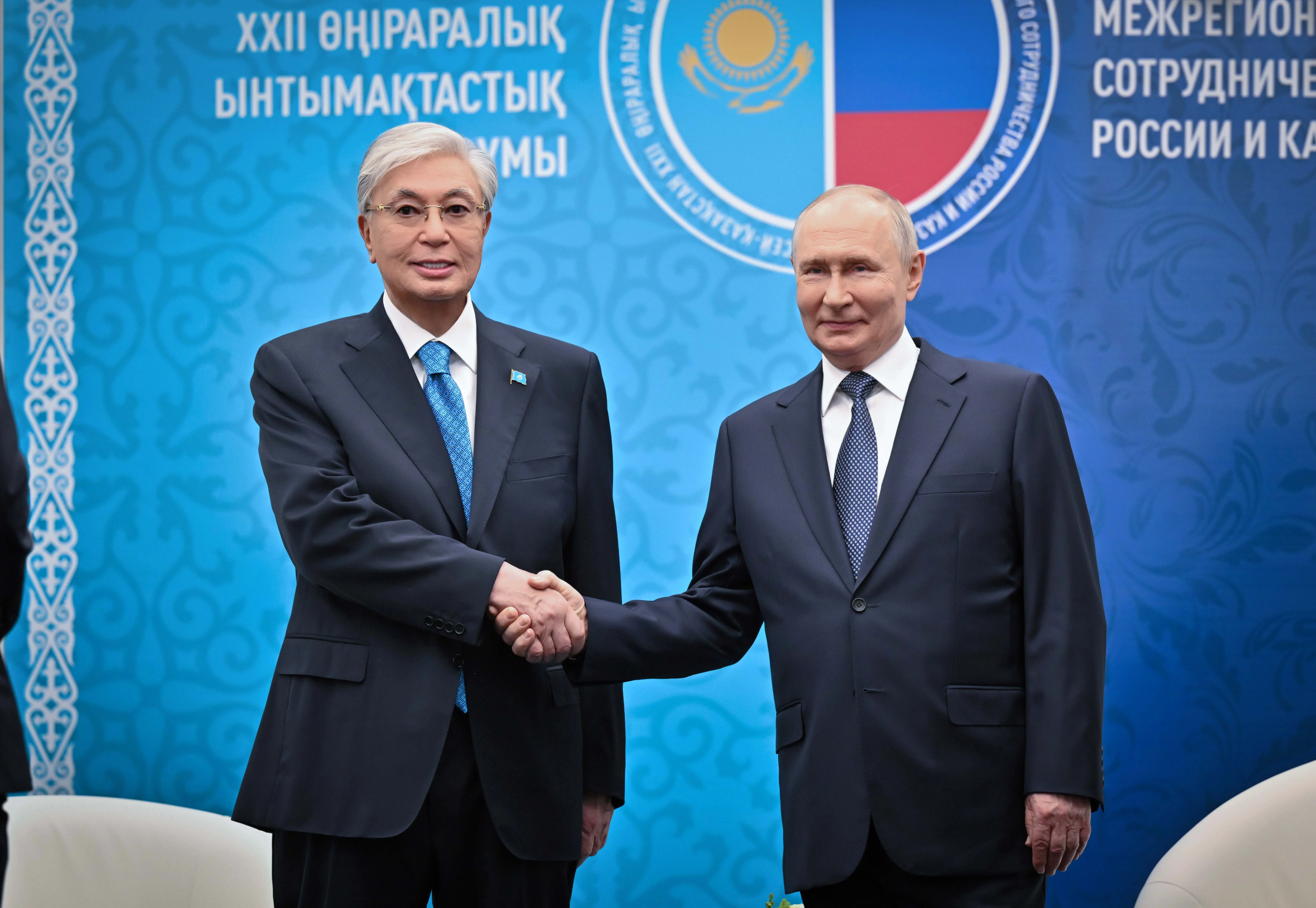 Tokayev and Putin discuss bilateral cooperation by phone