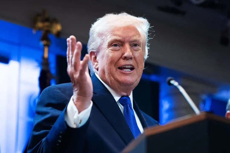 Tramp idxal rüsumlarını 15 %-ə qaldırdı