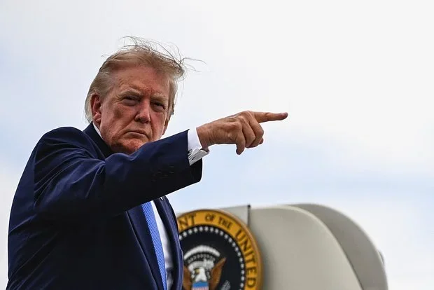Дональд Трамп намерен ввести новые таможенные пошлины против Канады