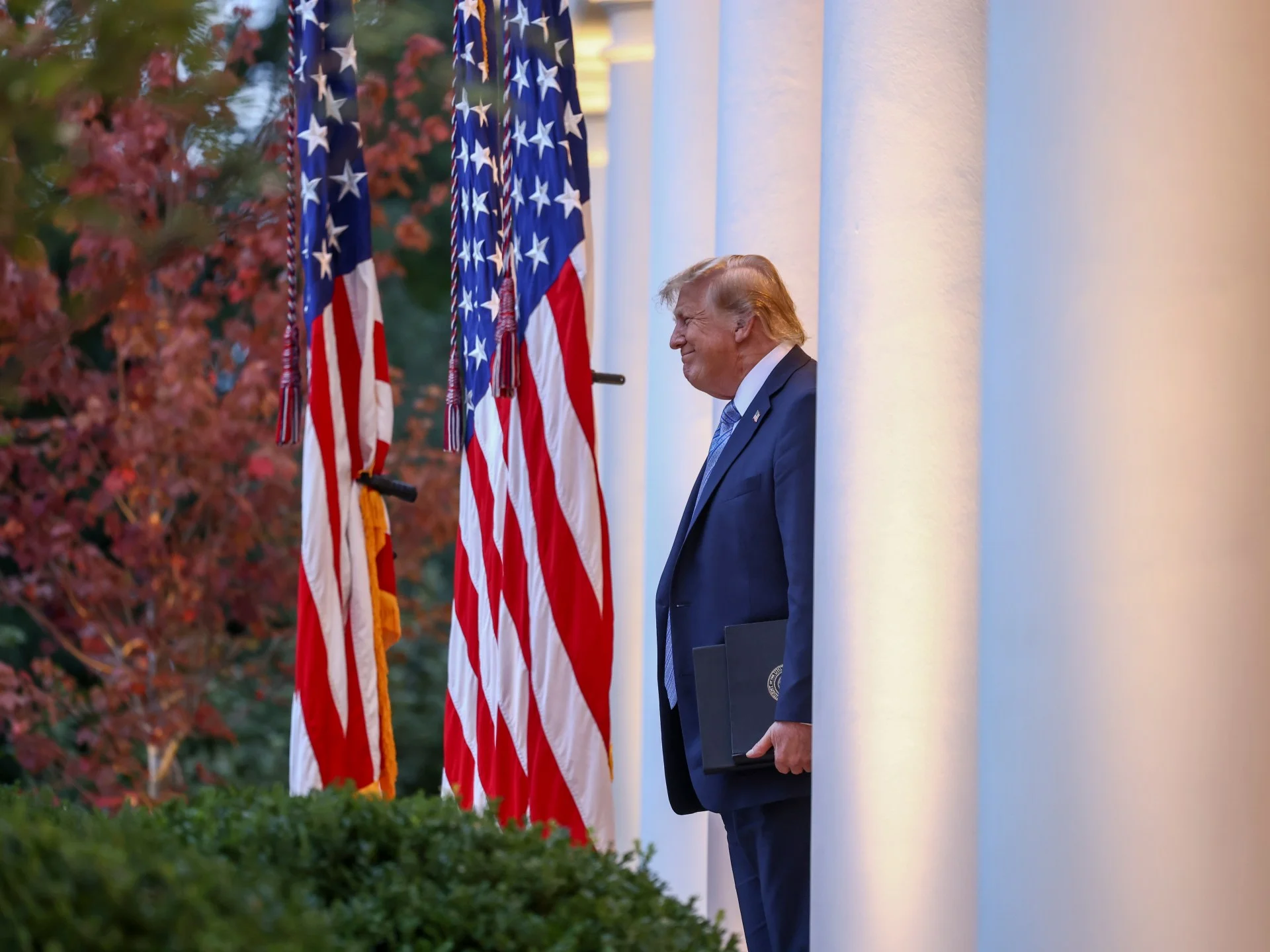 Рейтинг одобрения Трампа упал до рекордных 32%