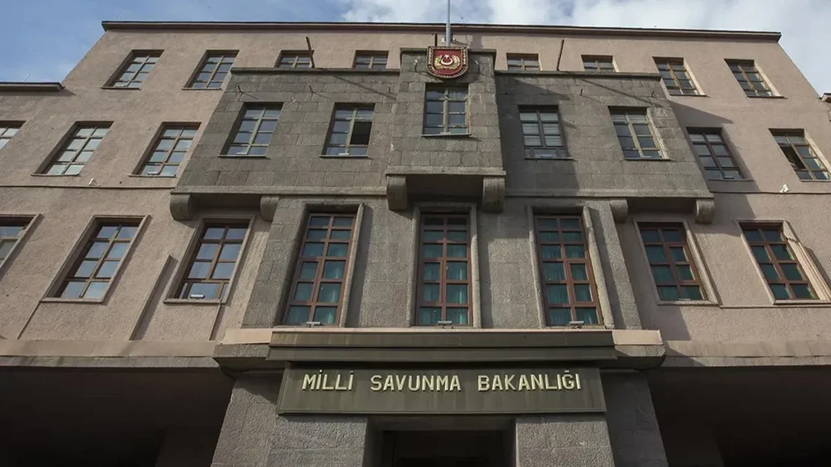 Türkiyə hava məkanına daxil olan İrana məxsus ballistik sursat zərərsizləşdirilib