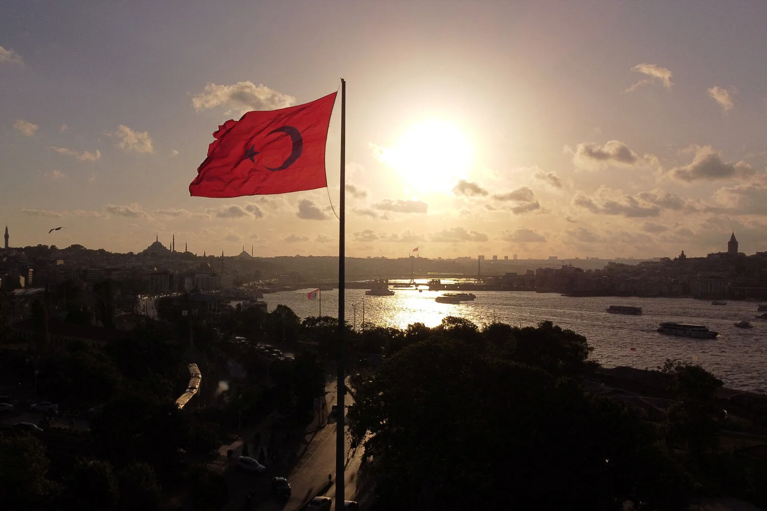 Türkiyə Qara dənizə ticarət gəmilərinin keçidini məhdudlaşdırır