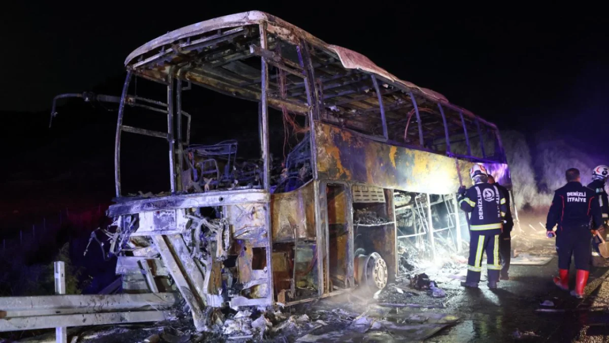 Türkiyədə sərnişin avtobusu yandı - 8 nəfər öldü, 33-ü yaralandı