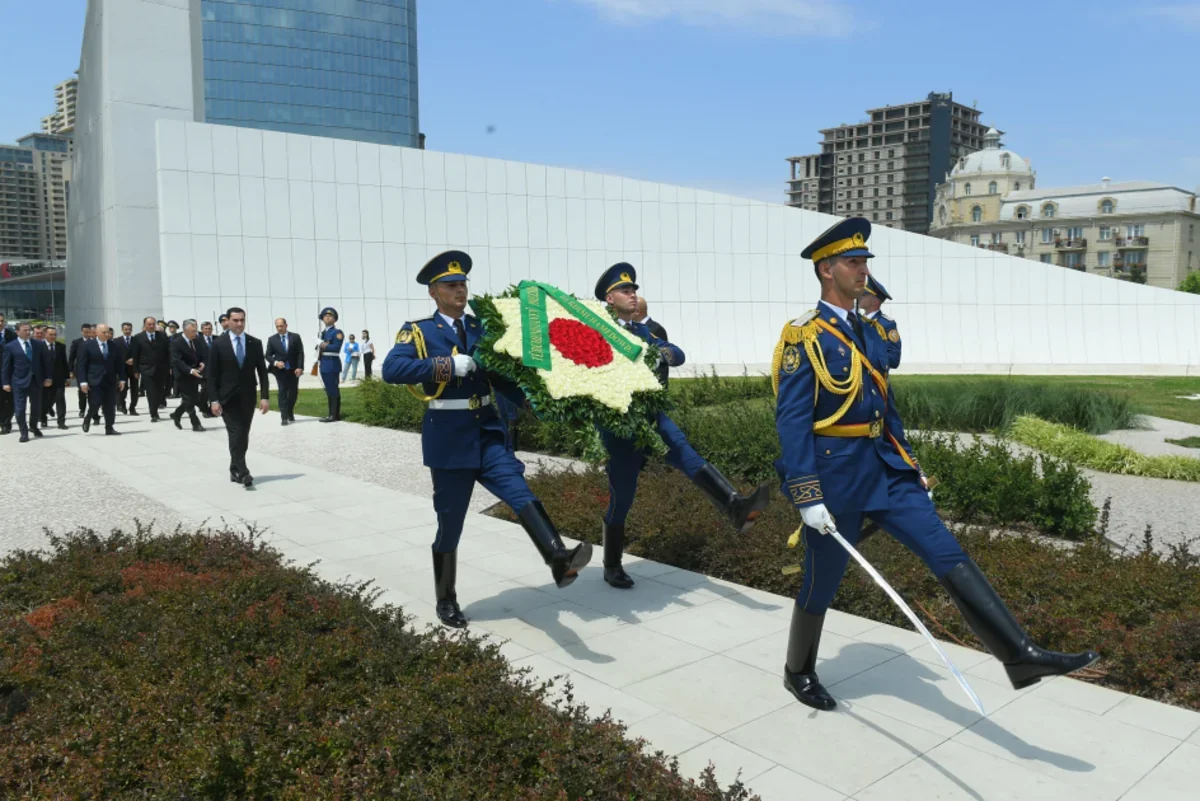 Turkmenistan President visits Zafar Park in Baku
