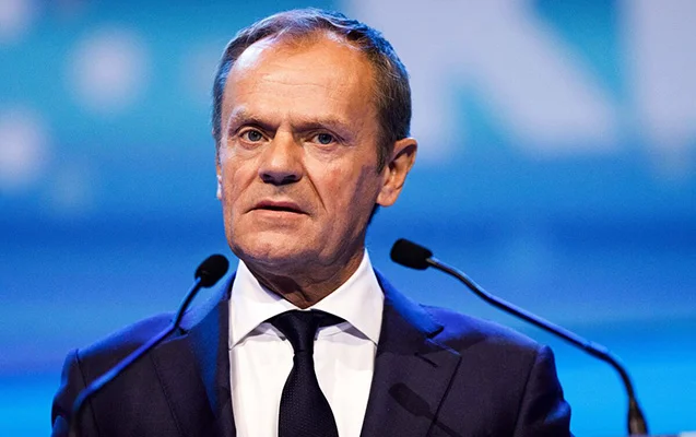Tusk yenidən Polşanın hakim partiyasının lideri seçildi