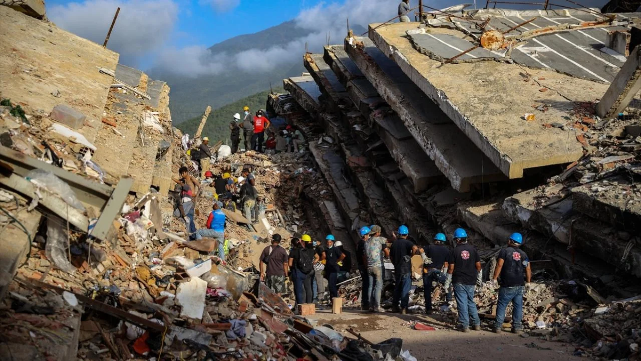 Woman survives 32 hours under rubble after Venezuela earthquake