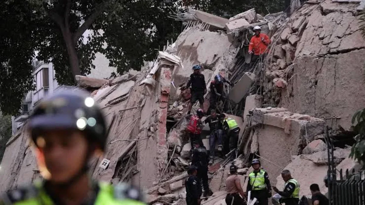 Venesuelada möcüzə: 3 yaşlı uşaq dağıntılar altından 6 gün sonra sağ çıxarıldı