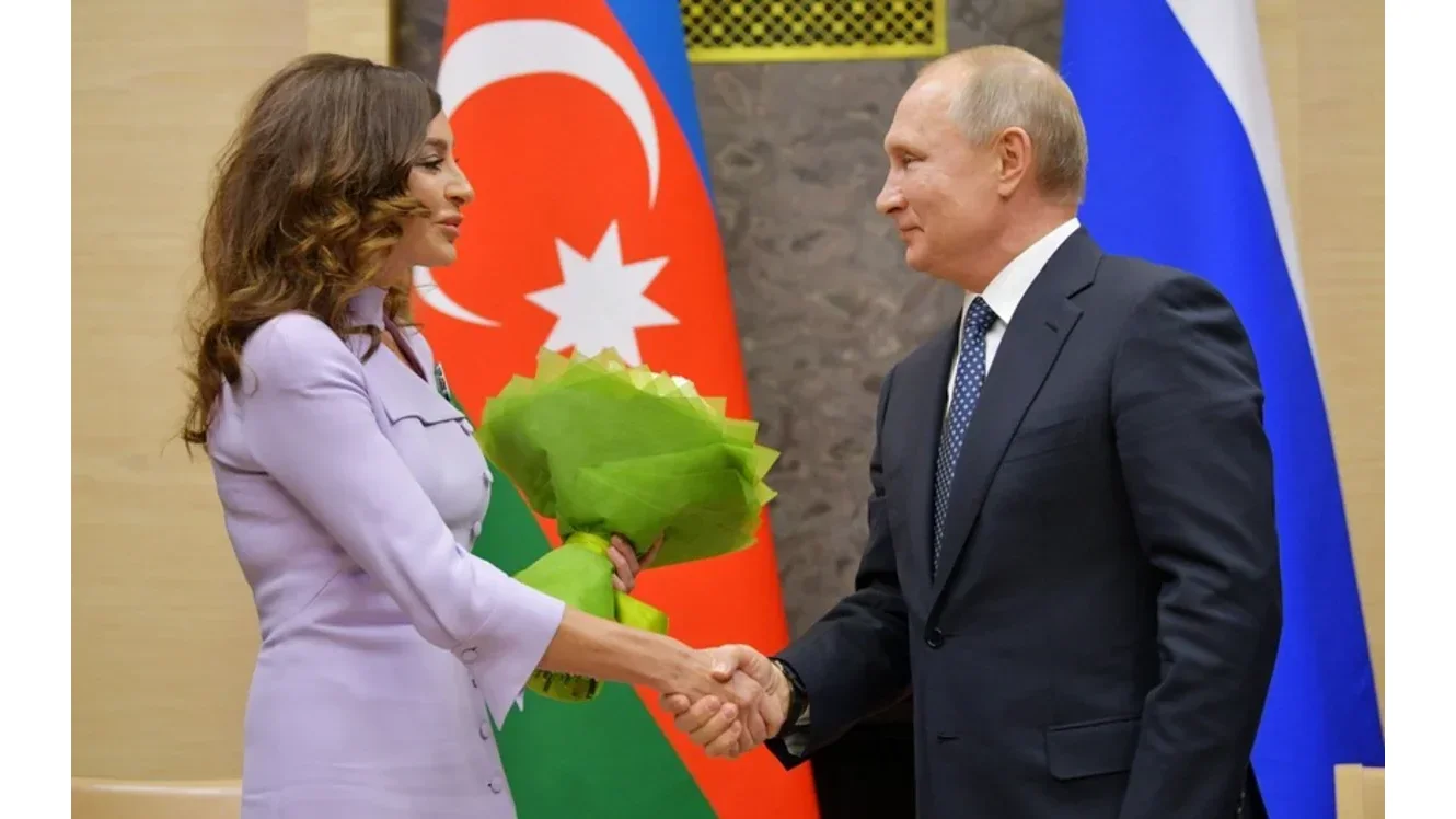 Vladimir Putin Mehriban Əliyevanı təbrik edib