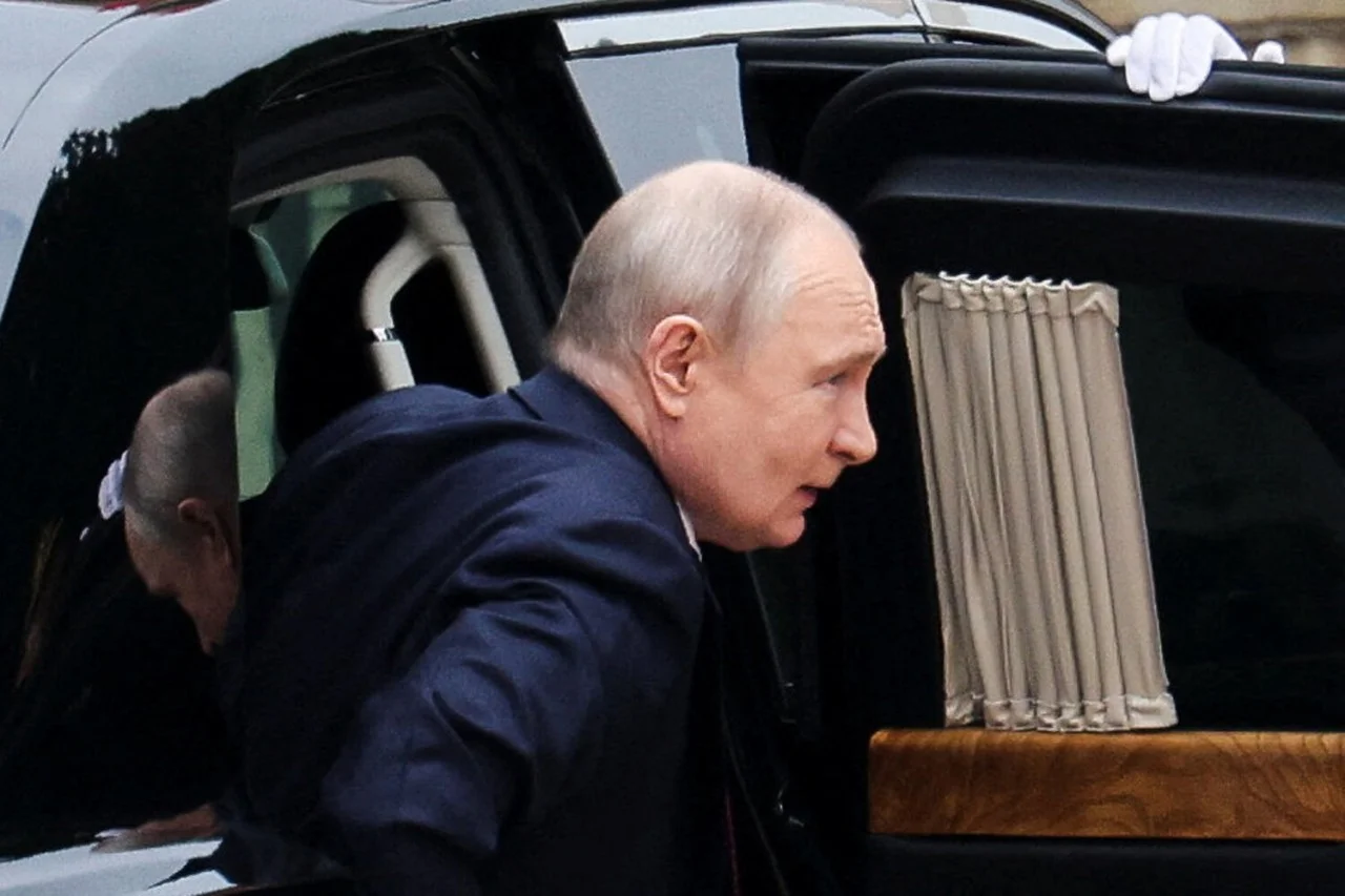 Vladimir Putin Si Cinpinə təşəkkür etdi: Pekin səfərinin detalları