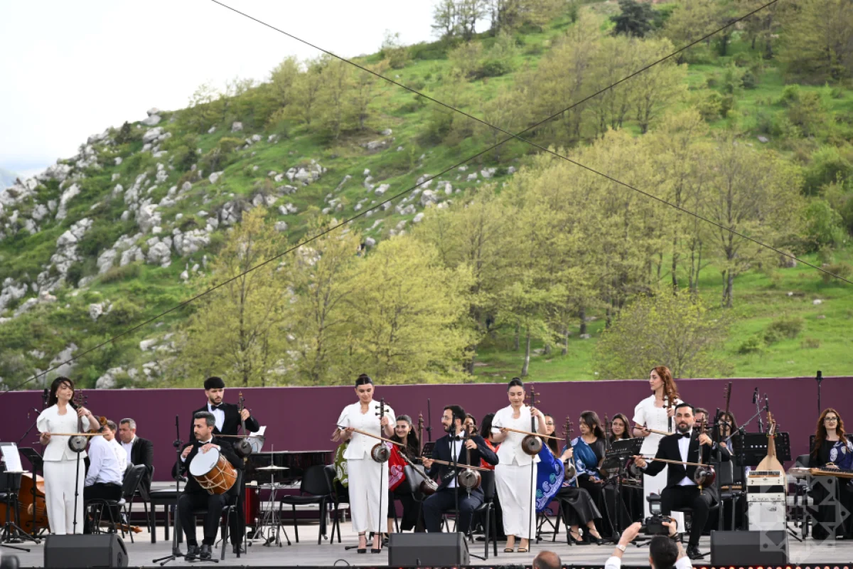 “Xarıbülbül” festivalı davam edir