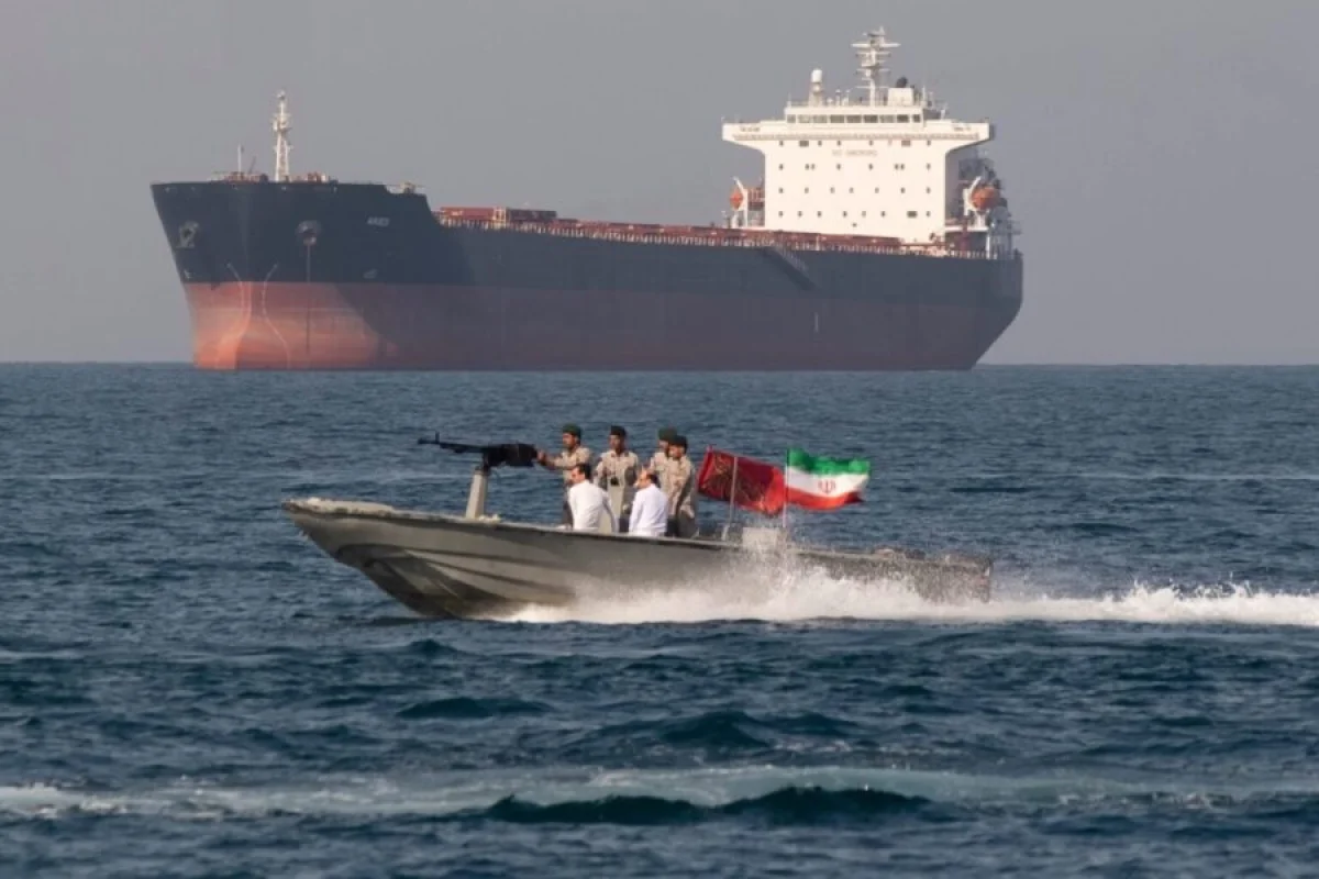 Японский танкер успешно прошел через Ормузский пролив