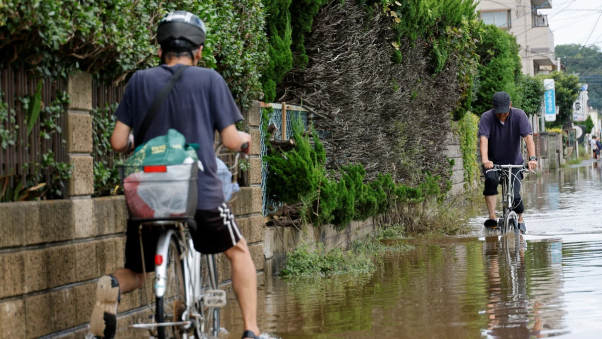 Typhoon Dujuan kills four in Japan